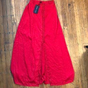 Haute Rouge skirt, size M, NWT